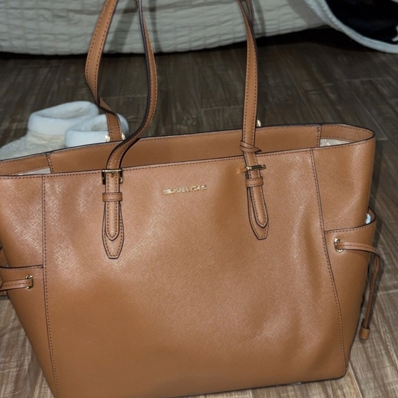 Purses - Picture 8 of 9